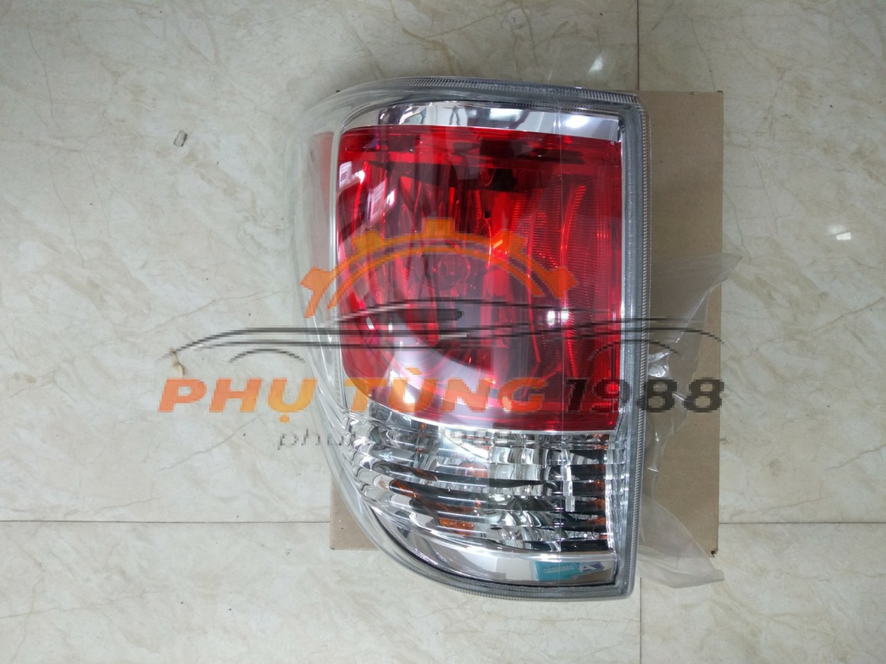 Đèn hậu ngoài trái Mazda BT50 2012-2014 mã UC2H51160A