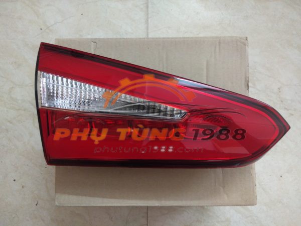 Đèn hậu miếng trong bên trái Kia K3 chính hãng mã 92403A7300