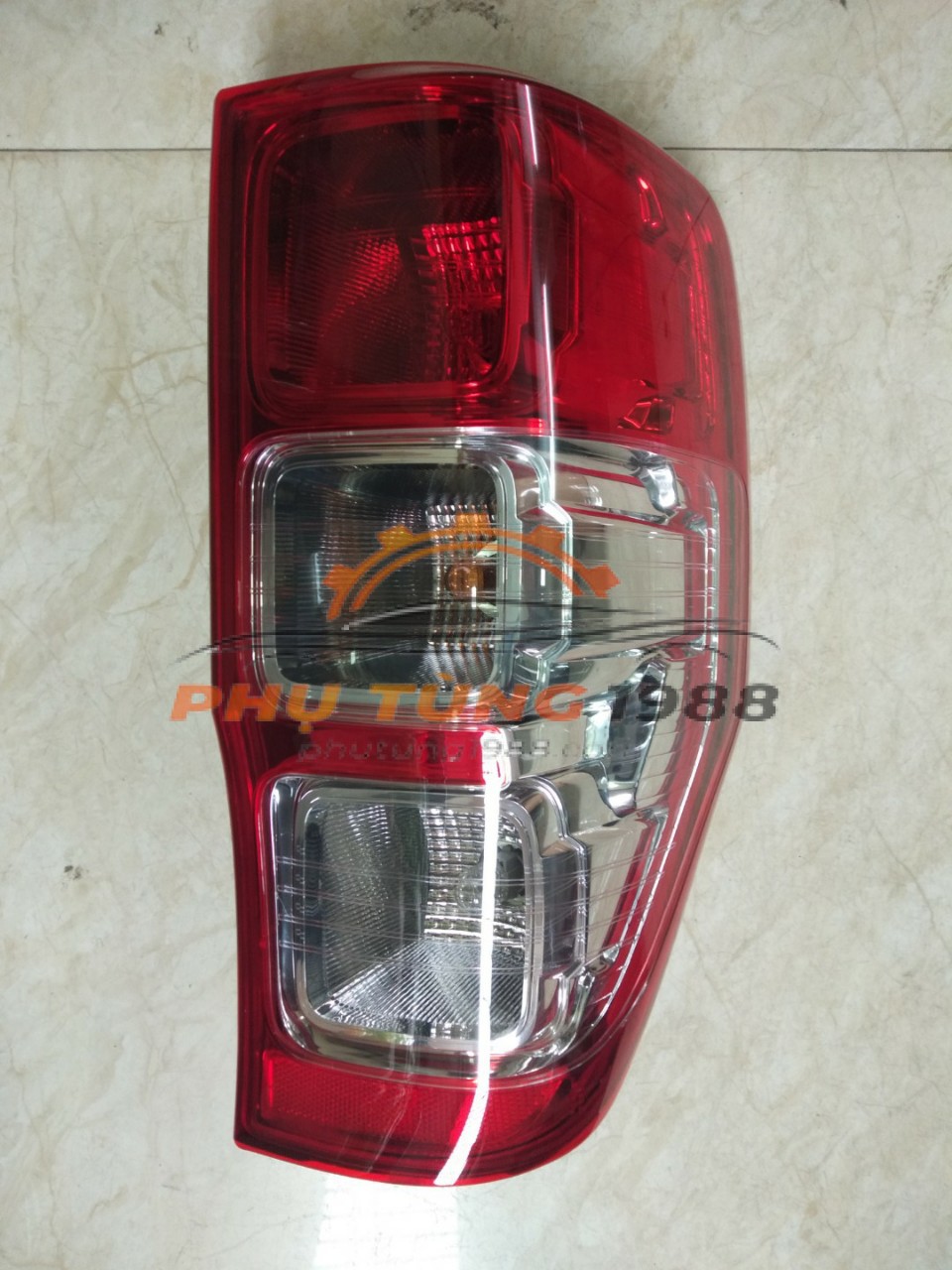 Đèn hậu phải viền trắng Ford Ranger 2012-2018 chính hãng mã EB3Z13404H