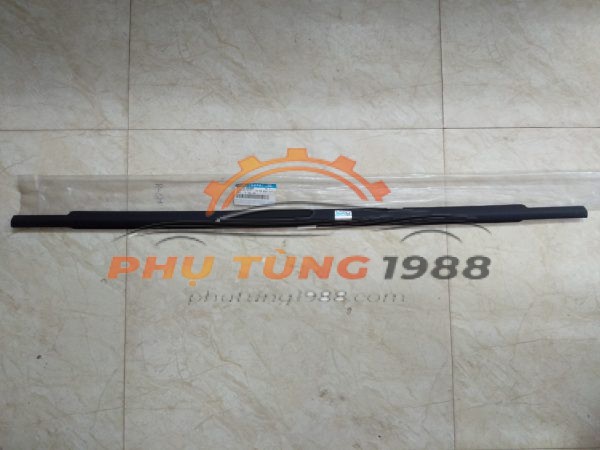 Nẹp chân kính ngoài cánh cửa sau phải Hyundai Santafe 2010-2013 chính hãng mã 832202B000