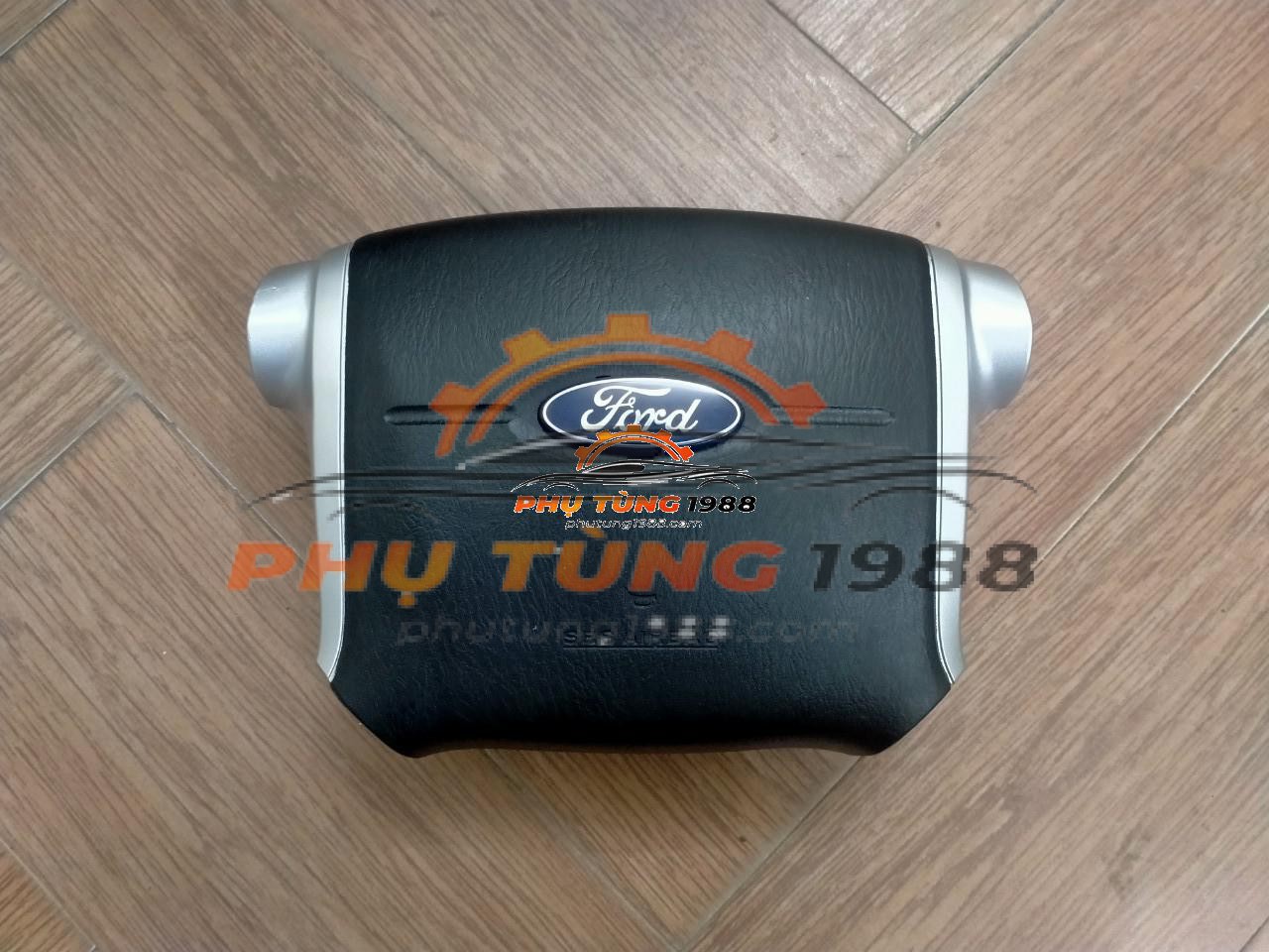 Túi khí chính Ford Ranger 2005-2007 mã UB2P57K00A Túi khí chính Ford Ranger 2005-2007 mã UB2P57K00A