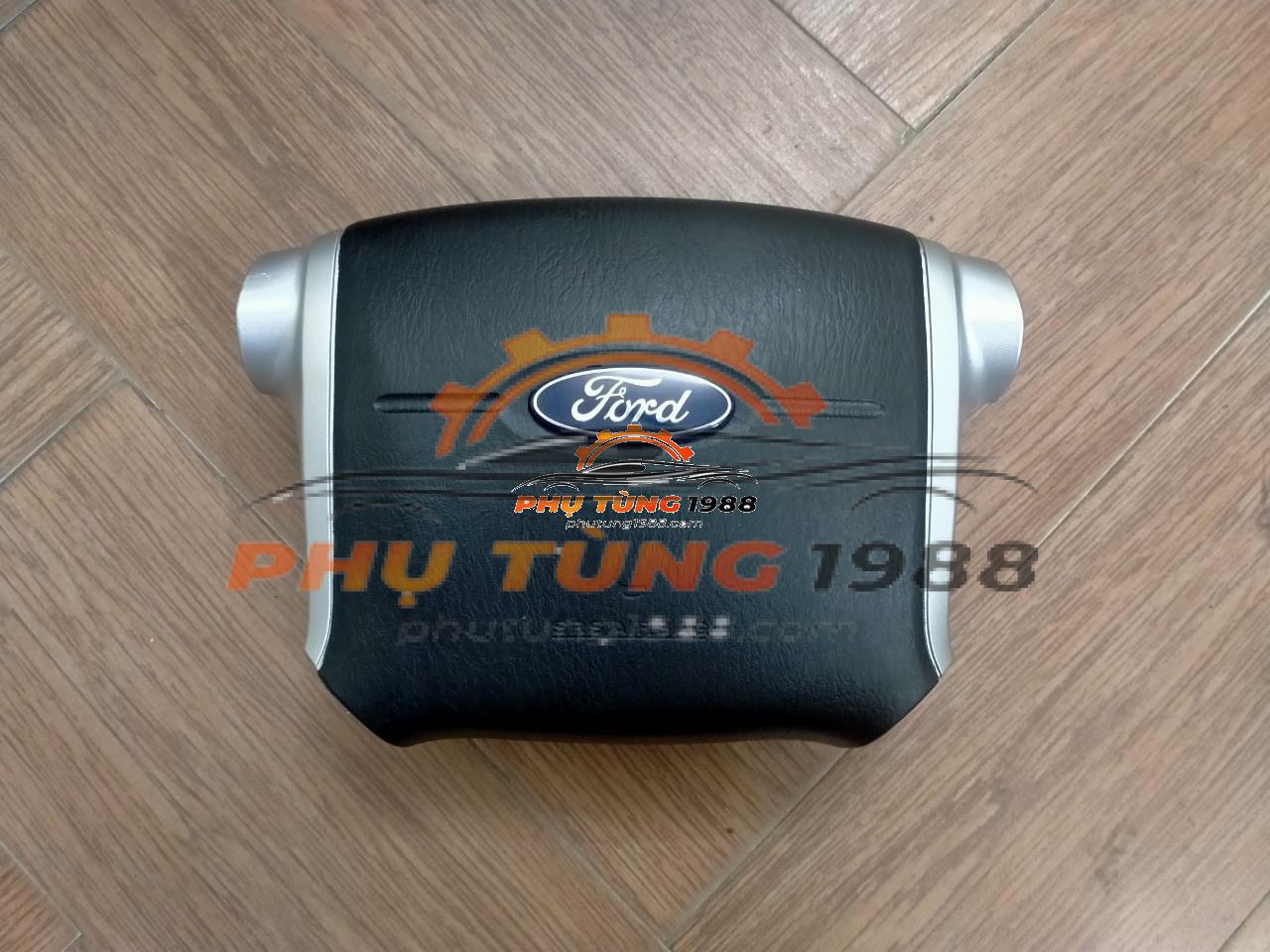 Túi khí chính Ford Ranger 2005-2007 mã UB2P57K00A Túi khí chính Ford Ranger 2005-2007 mã UB2P57K00A
