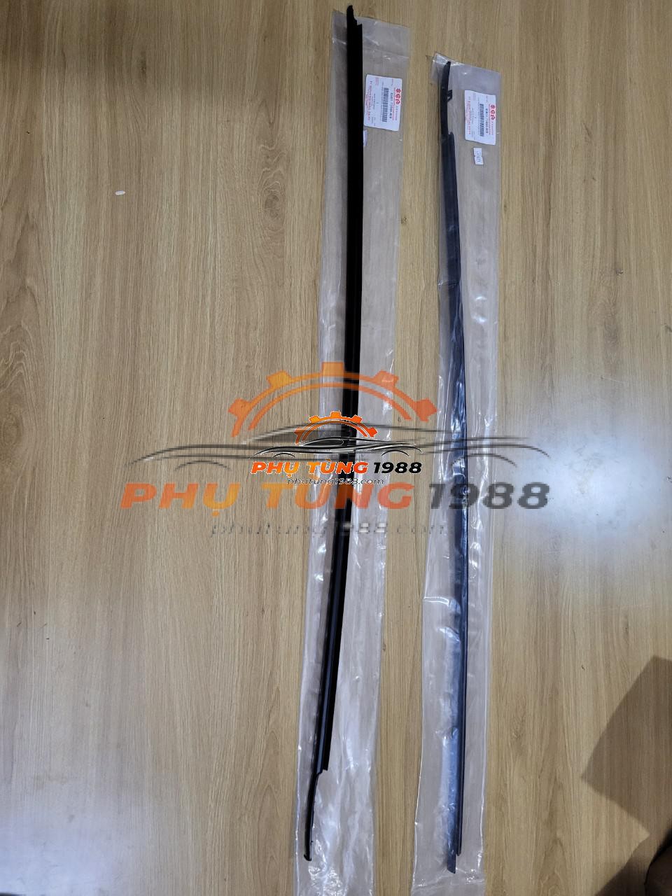 Nẹp chân kính ngoài sau Suzuki Xl7 Nẹp chân kính ngoài sau Suzuki Xl7