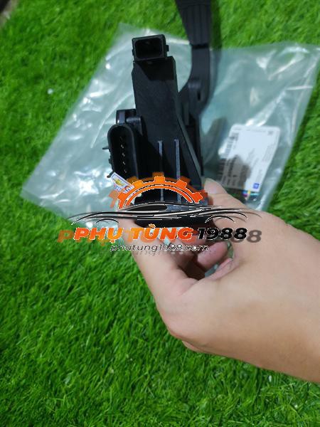 Bàn đạp chân ga Chevrolet Captiva Bàn đạp chân ga Chevrolet Captiva