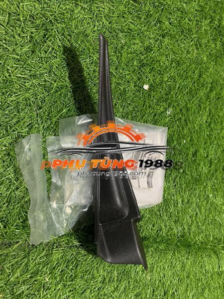 Ốp góc kính chắn gió phụ Nissan Sunny Ốp góc kính chắn gió phụ Nissan Sunny