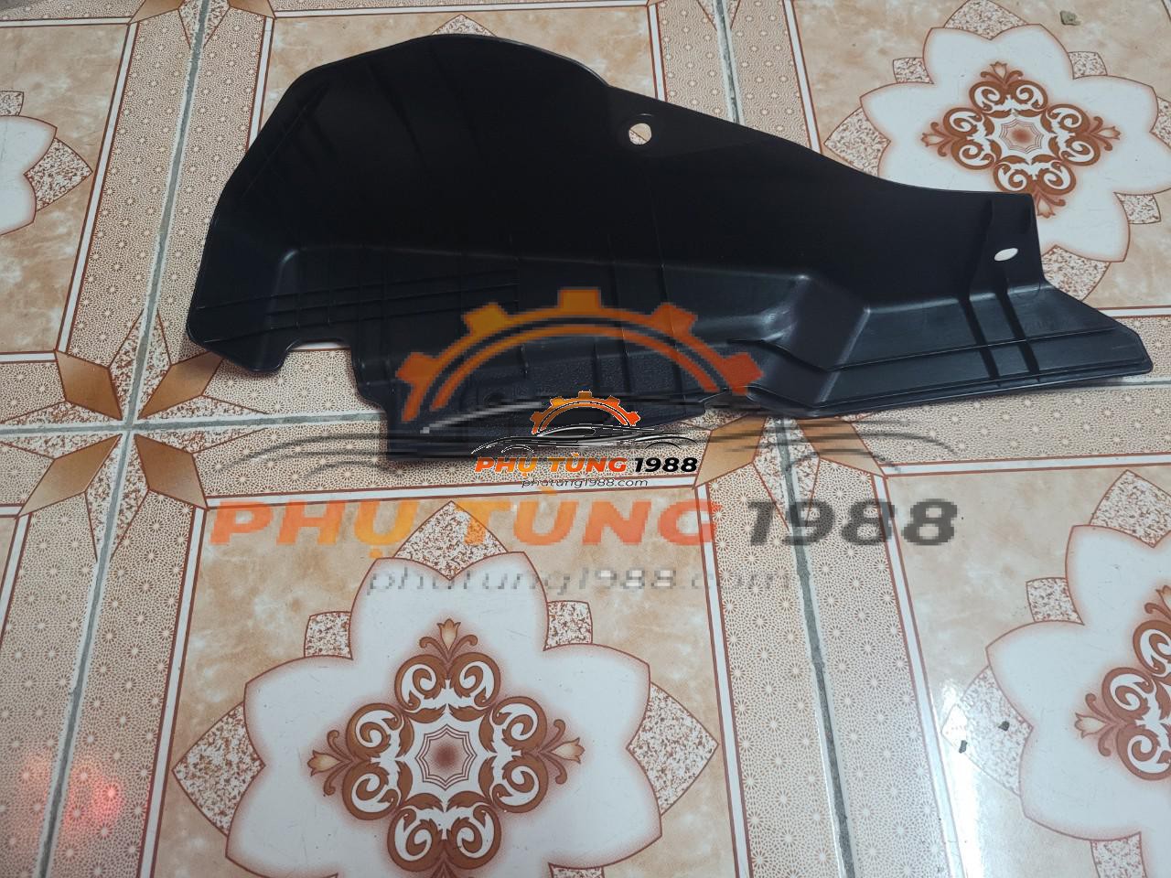 Ốp nhựa tai xe trên trái Suzuki Xl7 Ốp nhựa tai xe trên trái Suzuki Xl7