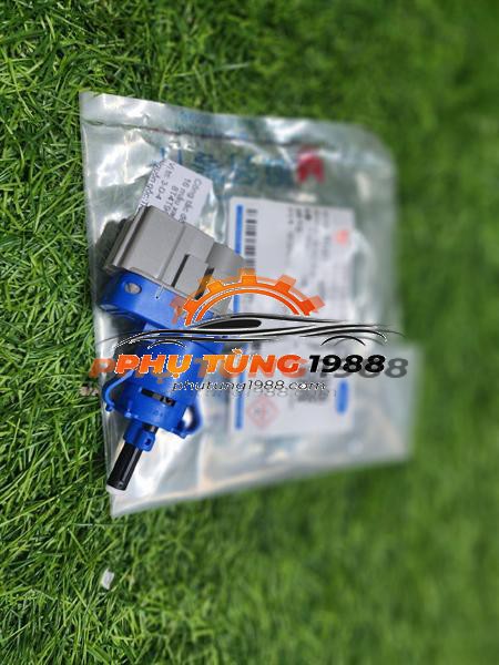 Công tắc đèn phanh Mazda Bt50 Công tắc đèn phanh Mazda Bt50