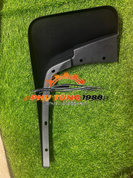 Chắn bùn bánh trước phải Mazda Bt50 Chắn bùn bánh trước phải Mazda Bt50