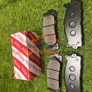 Bố thắng trước Toyota Camry Mỹ