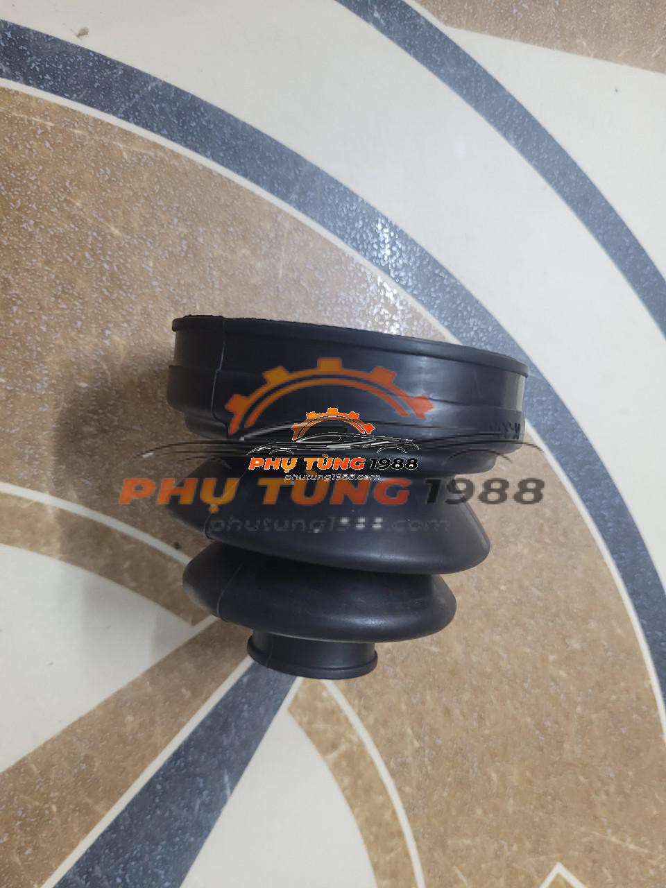 Chụp bụi láp trong Nissan Navara Chụp bụi láp trong Nissan Navara