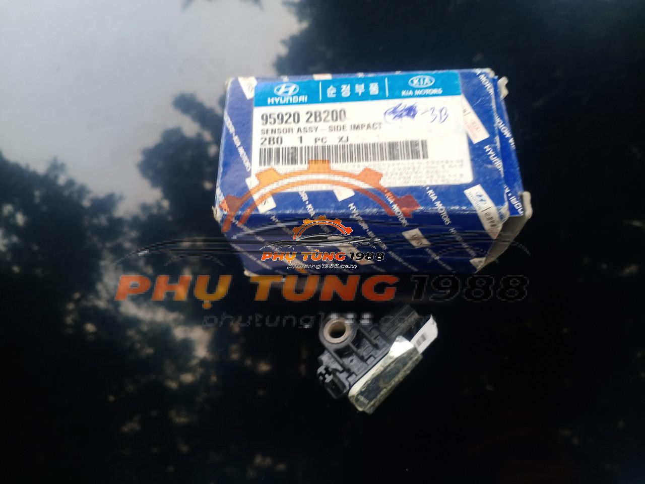 Cảm biến va chạm sườn xe Santafeâ