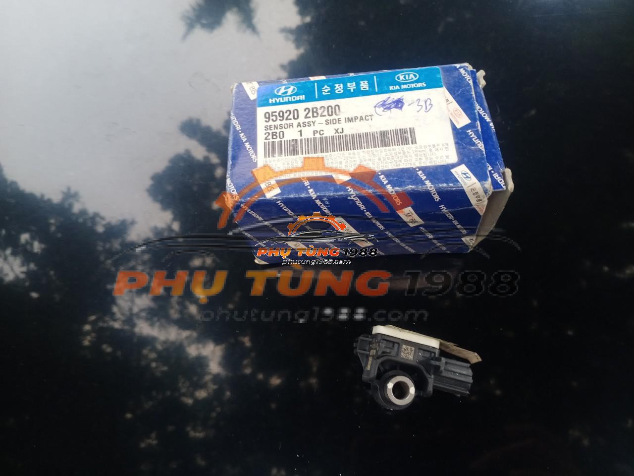 Cảm biến va chạm sườn xe Hyundai Santafe Cảm biến va chạm sườn xe Hyundai Santafe