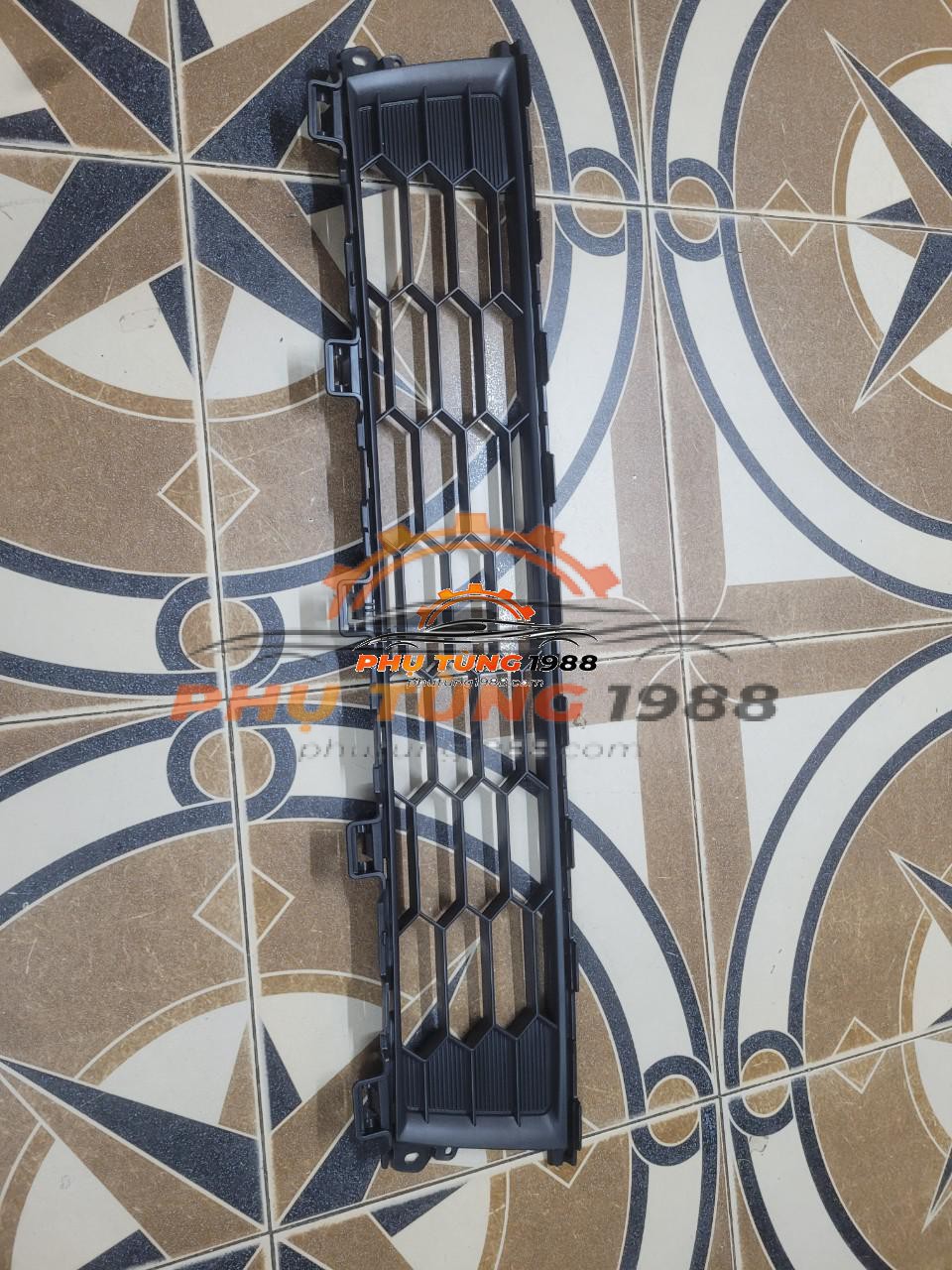 Lưới cản trước Triton