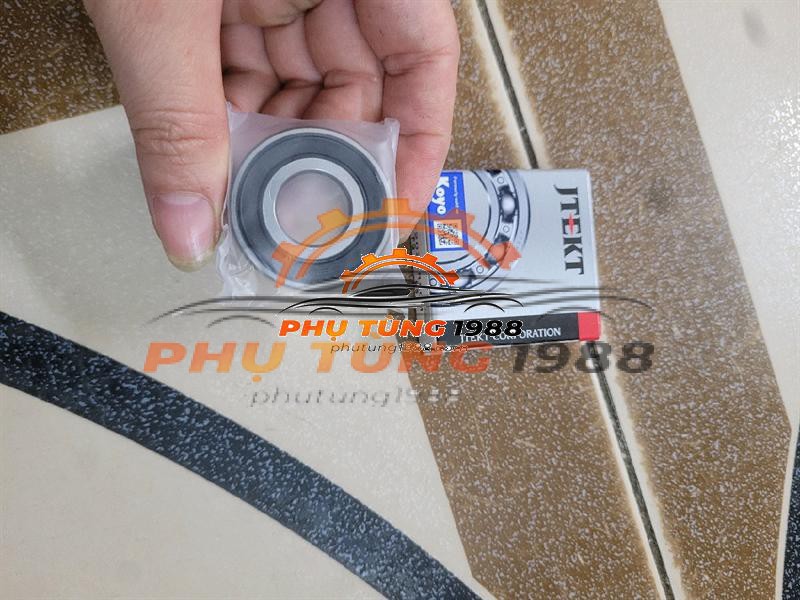Bi bánh đà Toyota innova