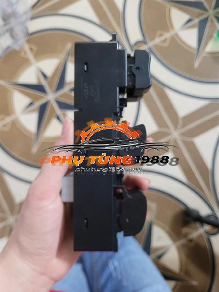 Công tắc lên kính tổng Nissan Dmax