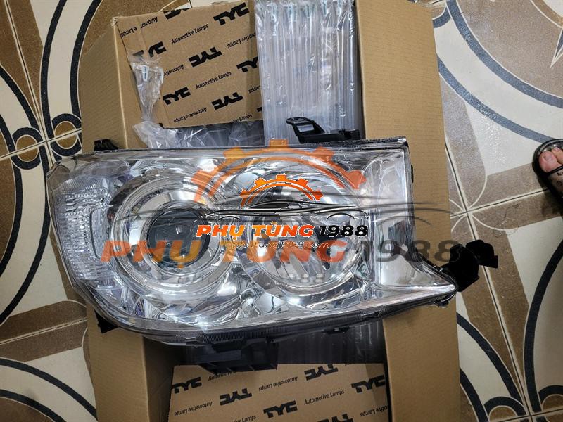 Đèn pha phải Toyota Fortuner