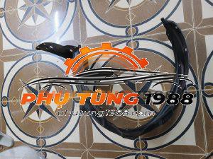 Lòng dè chắn bùn trước phải Toyota Fortuner