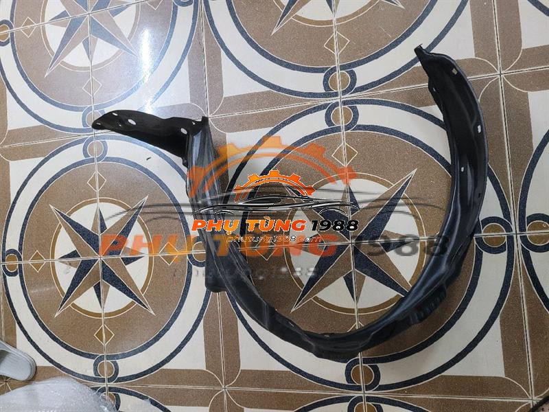 Lòng dè chắn bùn trước phải Toyota Fortuner
