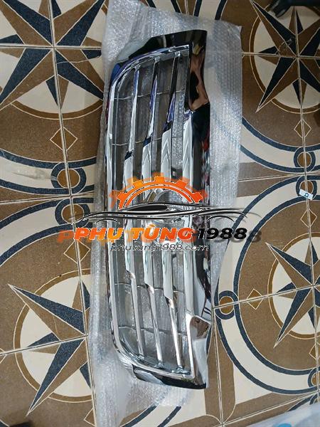 Mặt ga lăng Toyota Hilux
