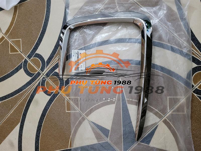 Ốp mạ đèn gầm Kia Sedona
