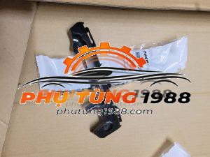 Phe cài cản trước Toyota Hilux