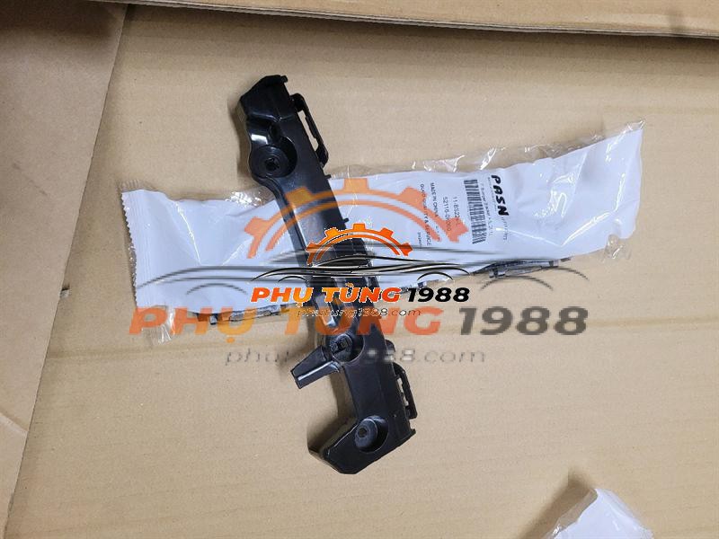 Phe cài cản trước Toyota Hilux