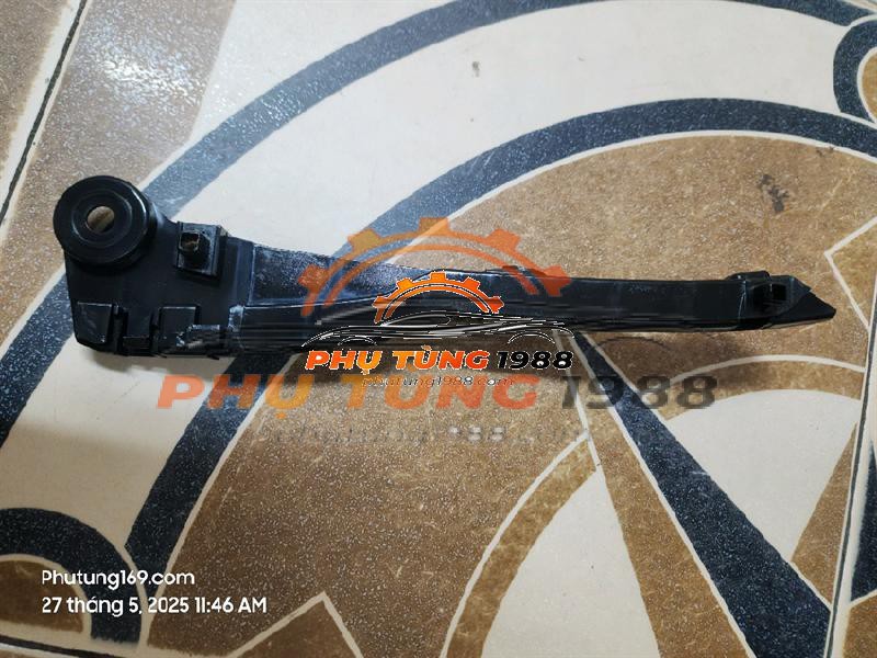 Phe cài cản trước phải Toyota Fortunera Phe cài cản trước phải Toyota Fortuner