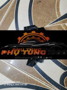 Phe cài đèn pha phải Toyota Fortuner