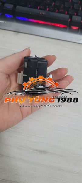 Công tắc mở cốp Mercedes C300