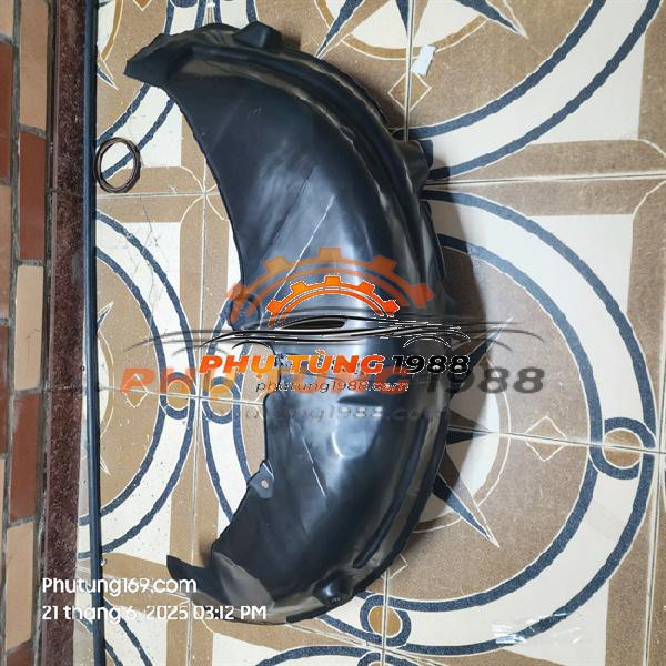 Lòng dè chắn bùn sau Kia Sorento