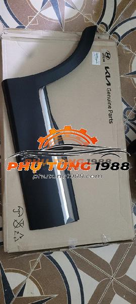 Ốp cánh cửa sau Hyundai Santafe