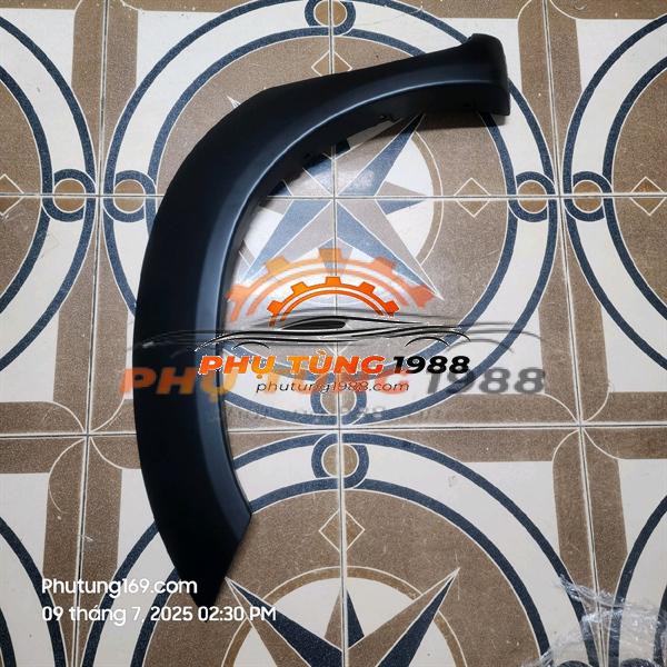 Ốp phồng tai xe Toyota Fortuner